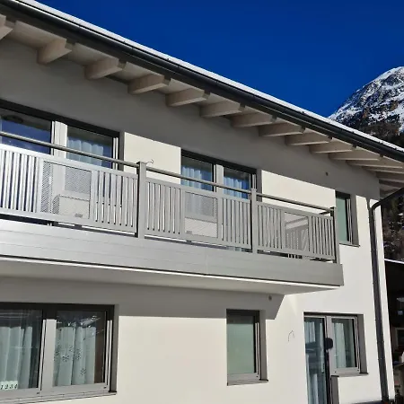 Elluto Apartment *